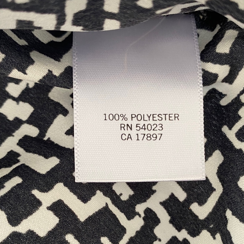 Banana Republic Black and White Patterned Blouse - Picture 3 of 4